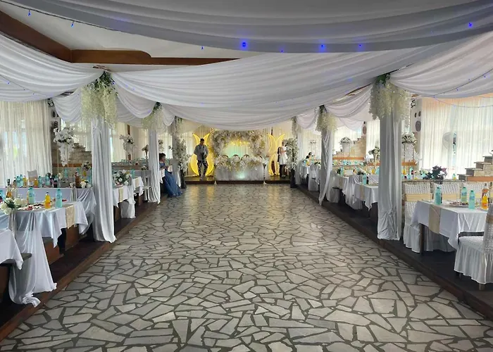 Complex Forest Motel Szarnica